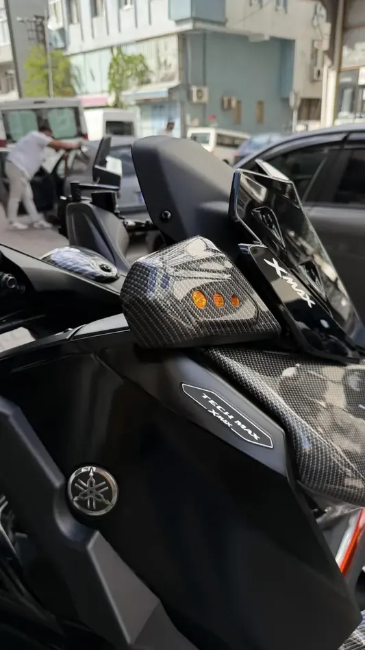 Xmax sag sol sinyal üstü karbon desen kapak 3 delikli model sadece 2024 modeller uyumludur