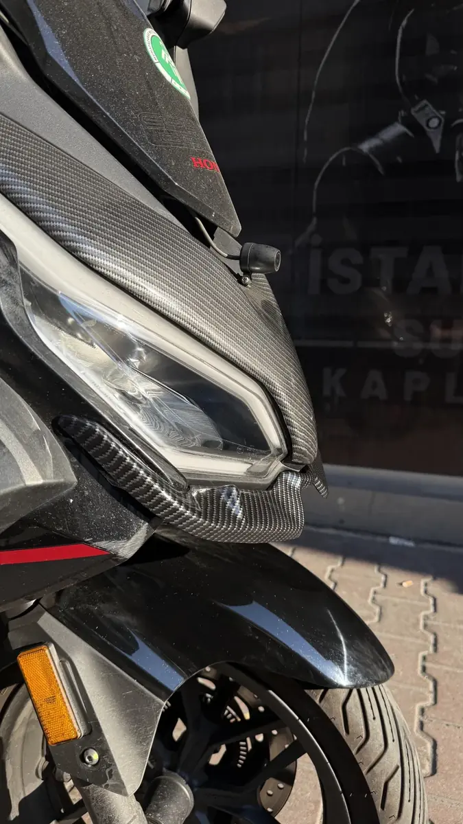 Forza Karbon Desen Kapak Seti 3'li — Ön Çamurluk + Far Üstü + Piano Black Far Altı Winglet (2023-2026) - ek görsel
