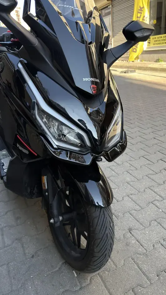 Forza 3 lü set karbon desen kapak (ön çamurluk+far üstü+piano black far altı winglet) 2023-2026
