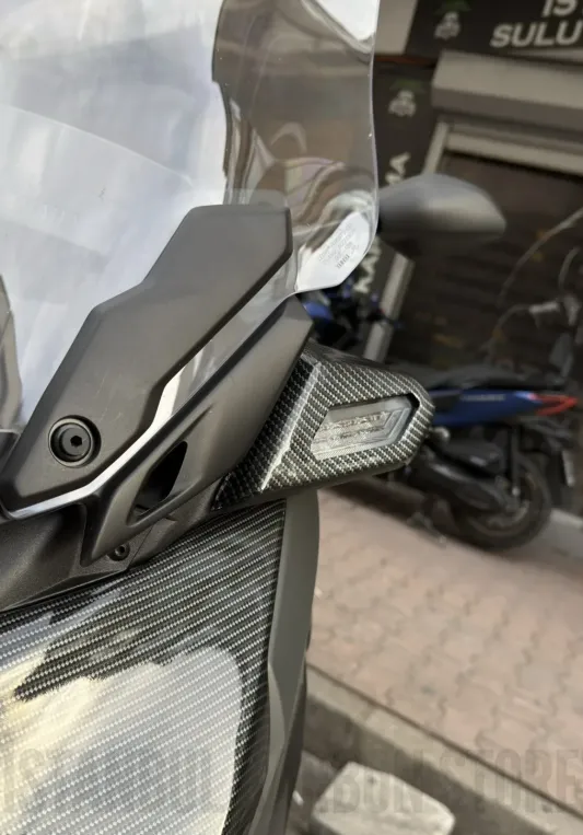 Xmax sag sol sinyal tam delik karbon kapak