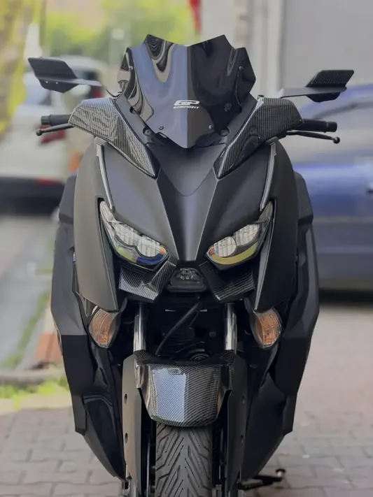 Xmax 3lü set karbon kapak (sag sol kulak + ön çamurluk + far altı kaş) 2018-2023