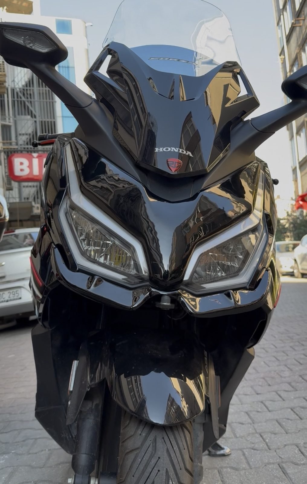 Piano black parlak siyah