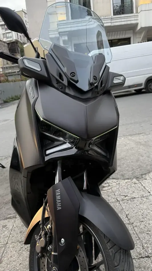 Xmax ön far altı winglet piano black (parlak siyah) kapak 2024-2026