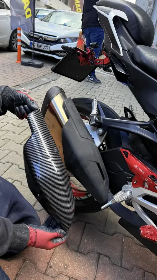 Cfmoto 450sr eksoz üzeri karbon desen kapak
